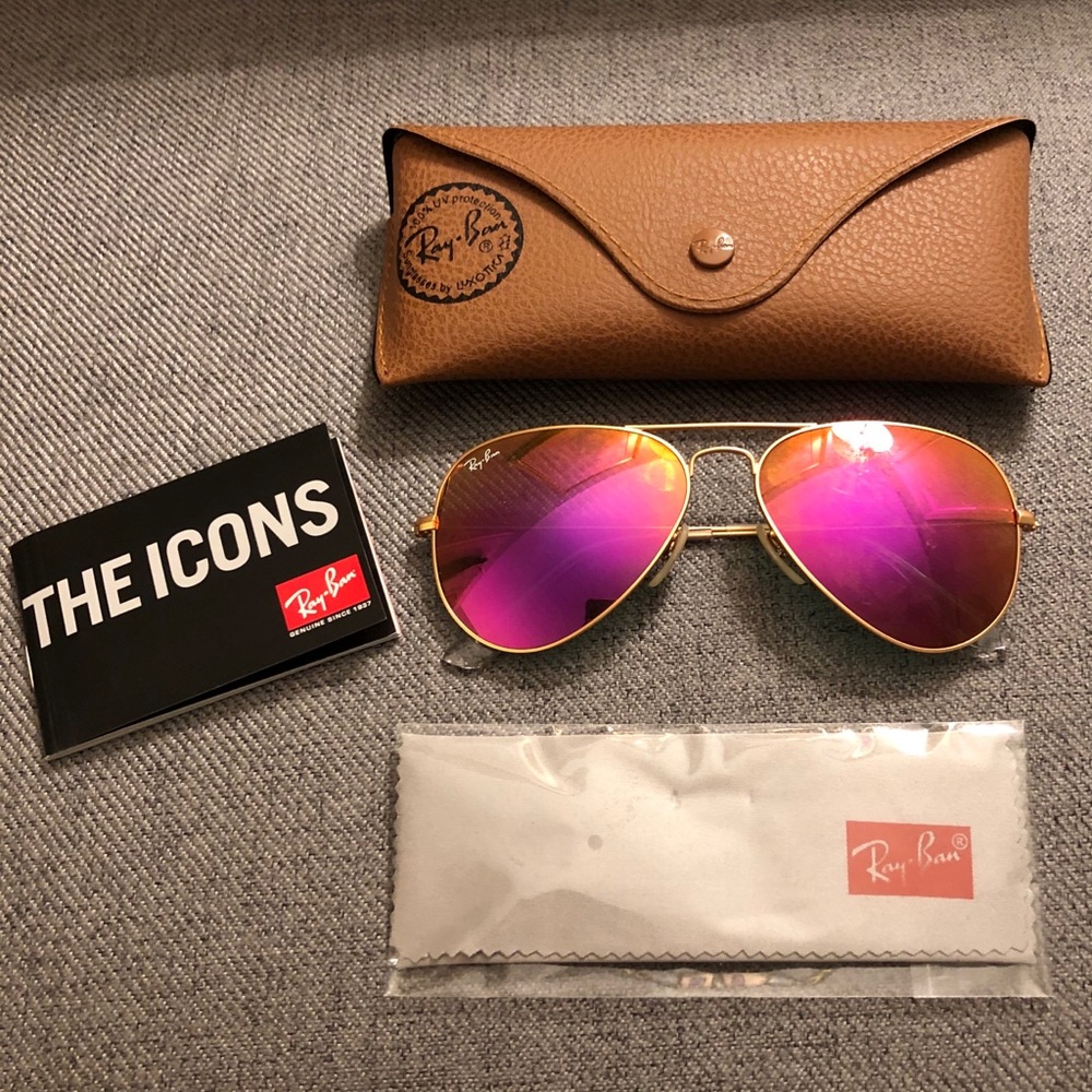 RAY-BAN AVIATOR SUNGLASSES